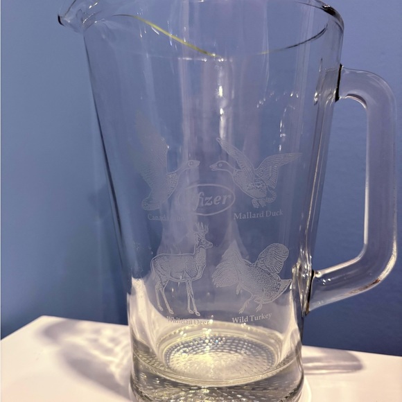 Vintage Pfizer Glass Pitcher with Wildlife Design - Picture 4 of 5